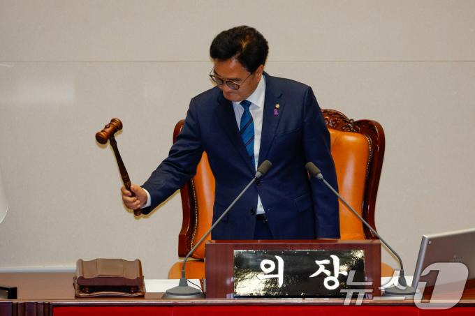 우원식 국회의장이 10일 오후 서울 여의도 국회에서 열린 제415회국회(임시회) 제2차 본회의에서 개의를 선언하고 있다. 2024.6.10/뉴스1 ⓒ News1 안은나 기자