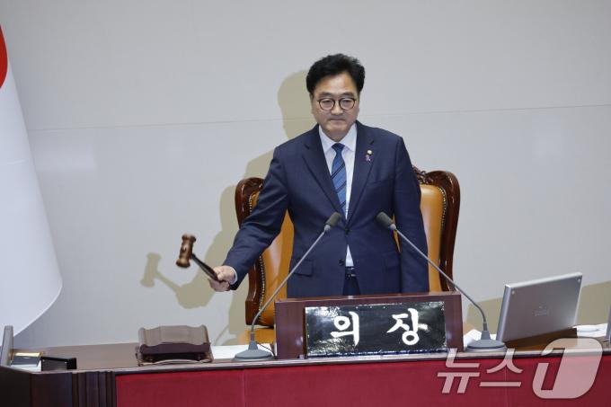 [사진] 국회의장, 11개 상임위원장 선거 상정