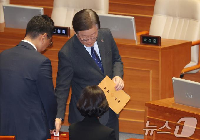 [사진] 투표하는 이재명