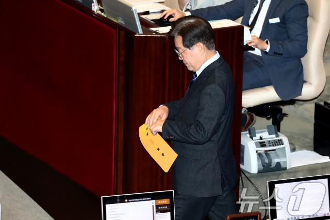 [사진] 투표하는 이재명 대표
