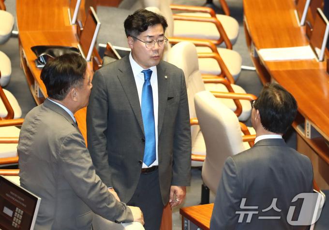 [사진] 대화하는 박찬대 원내대표