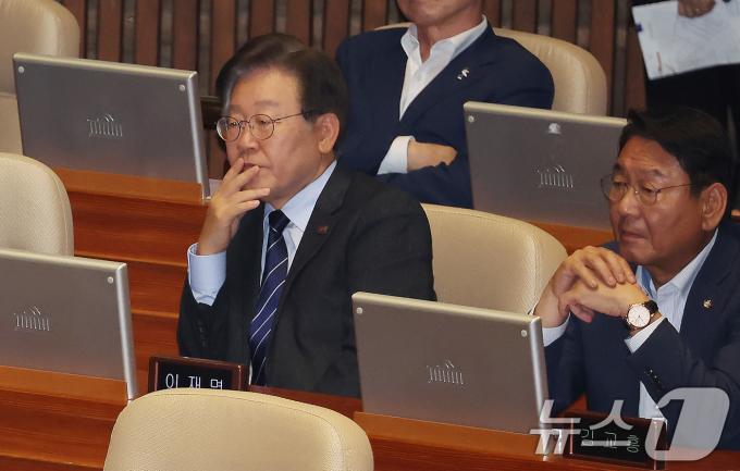 [사진] 생각에 잠긴 이재명