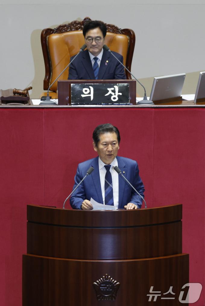 [사진] 법사위원장 당선 인사하는 정청래 의원