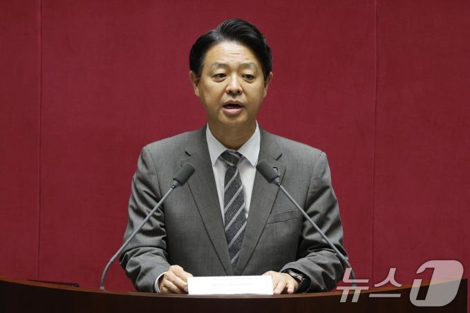 [사진] 국회 교육위원장에 당선된 김영호 의원