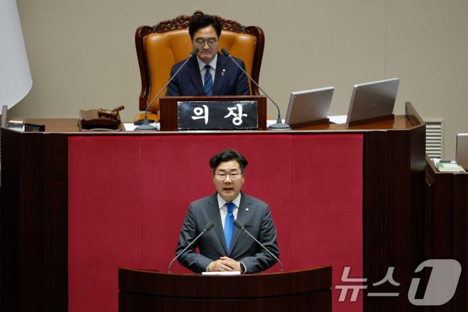 [사진] 당선 소감 밝히는 박찬대