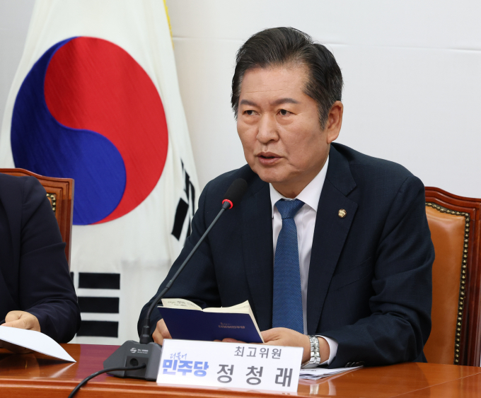 지난 10일 상임위원장을 뽑은 법제사법위원회와 과학기술정보방송통신위원회가 11일 첫 회의를 진행한다. 사진은 정청래 법제사법위원장이 지난 10일 서울 여의도 국회에서 열린 더불어민주당 최고위원회의에서 발언하는 모습. /사진=뉴스1