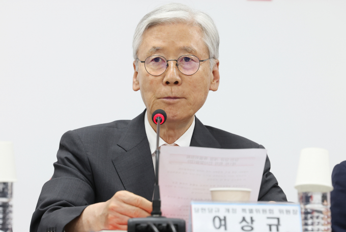 국민의힘이 오는 12일 발표 예정인 전당대회 룰·지도체제 개편안의 내용이 얼추 가닥을 잡힌 것으로 보인다. 사진은 여상규 국민의힘 당헌·당규 개정 특별위원장이 지난 4일 서울 여의도 국민의힘 중앙당사에서 열린 전당대회 당헌·당규 개정 특별위원회 임명장 수여식과 1차 회의에서 인사말을 전하는 모습. /사진=뉴스1