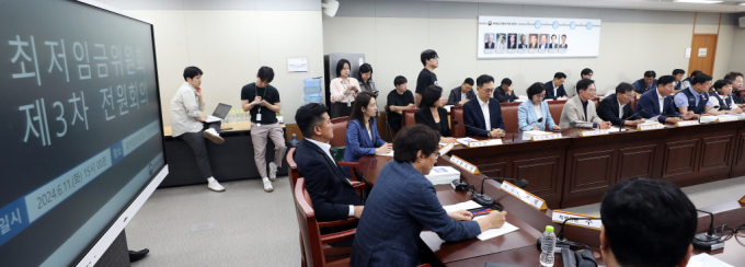 11일 오후 세종시 정부세종청사에서  최저임금위원회 제3차 전원회의가 열리고  있다. / 사진=뉴스1 김기남 기자