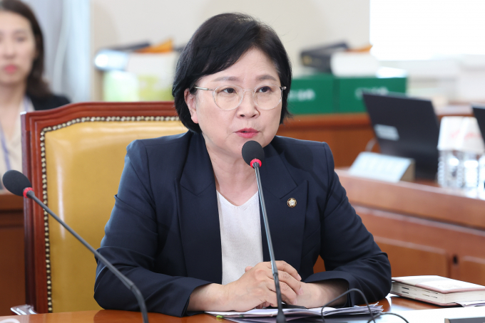 과학기술정보방송통신위원회가 11일 김현 더불어민주당 의원을 야당 간사로 선임했다. 사진은 김 의원이 11일 서울 여의도 국회에서 열린 과방위 첫 전체회의에 인사말을 전하는 모습. /사진=뉴스1