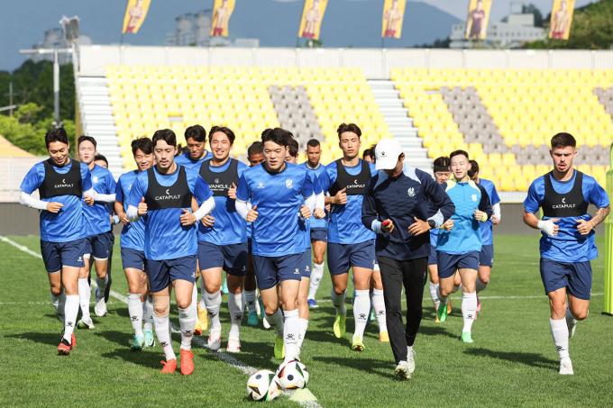광주FC가 광주축구센터 준공 기념 오픈트레이닝 행사를 연다 (광주FC 제공)