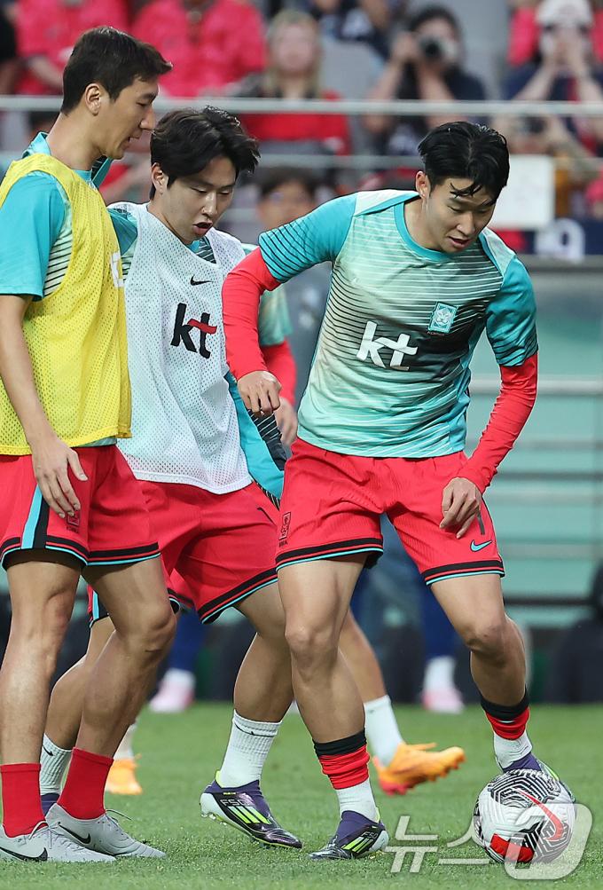 [사진] 이강인·손흥민, 실전처럼 치열하게