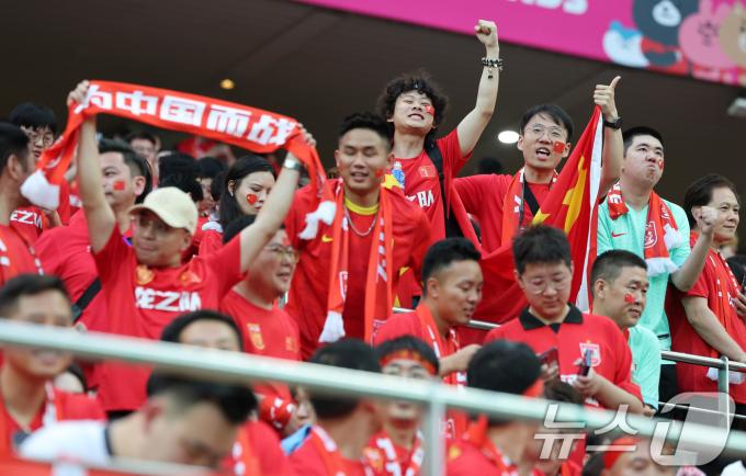[사진] 상암 찾은 중국 축구팬들