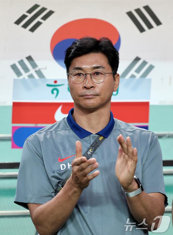 [사진] 김도훈 임시 감독, 유종의 미를 거둔다