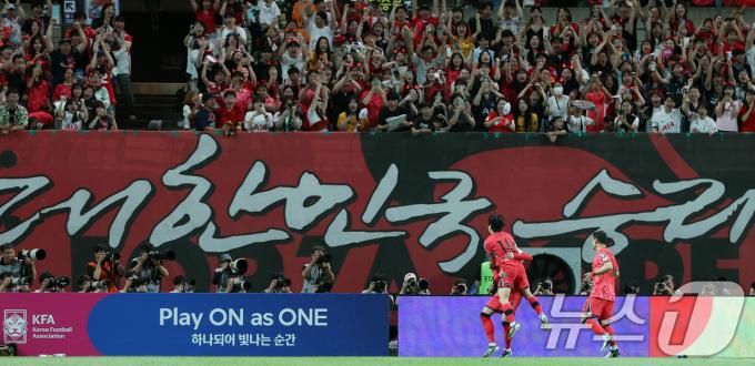[사진] '선제골 기쁨'