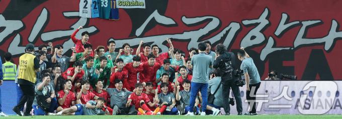 [사진] 대한민국, 무패로 2차 예선 통과 쾌거