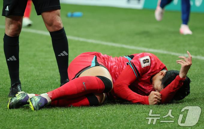 [사진] 고통스러워 하는 손흥민