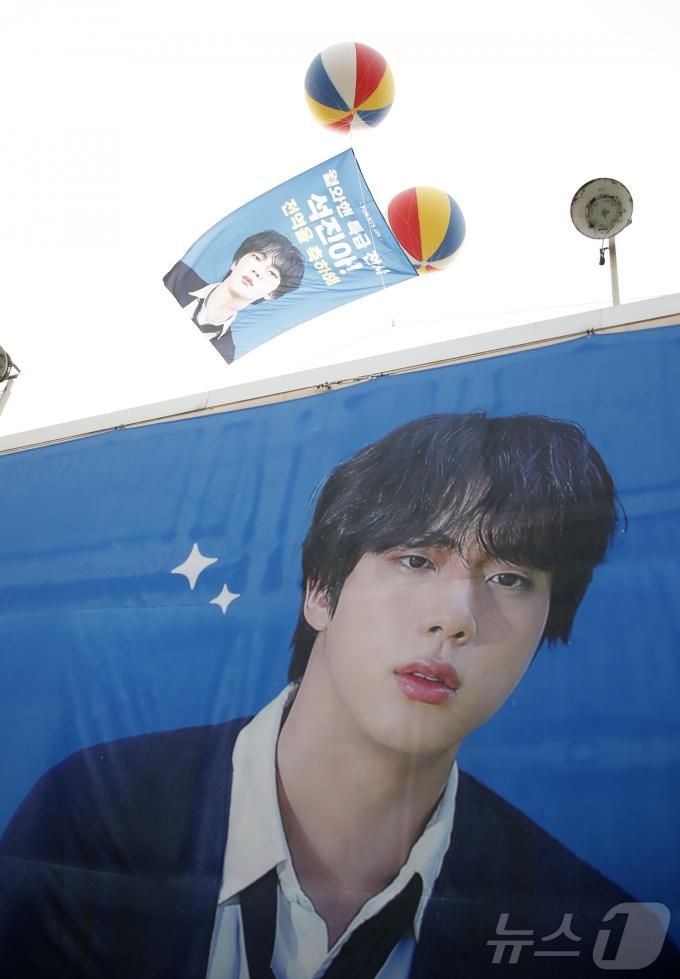 [사진] 특급전사 석진아 전역을 축하해
