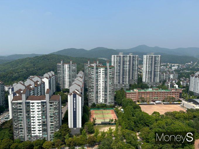 1기 신도시 재건축 선도지구 지정 가능성이 높다고 평가 받는 경기 성남시 분당 서현동 시범단지 아파트 전경. /사진=김성아 기자