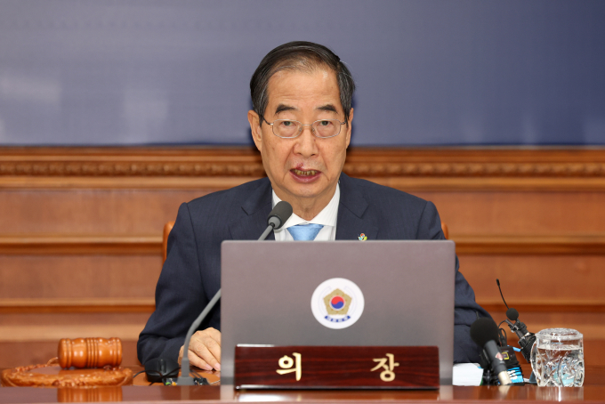 한덕수 국무총리가 전북 부안군에서 발생한 지진에 대한 긴급지시를 각 부처와 지자체에 전달했다. 사진은 한 총리가 지난 11일 서울 종로구 정부서울청사에서 열린 국무회의에서 발언하는 모습. /사진=뉴시스