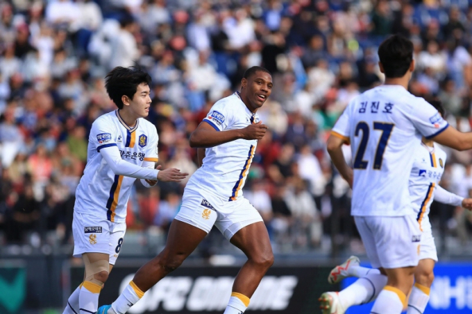 지난 4월6일 K리그1 6라운드 김천전 광주FC 가브리엘이 득점 세리머니를 펼치고 있다./사진=광주FC