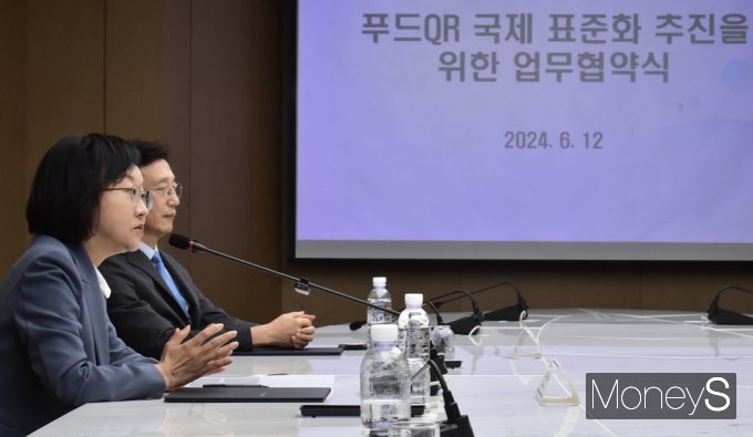 ▲ 인사말 전하는 오유경식약처장