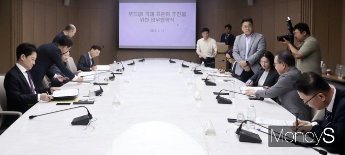 ▲ 대한상의·식약처·산업계간 푸드QR 표준 적용 업무협약