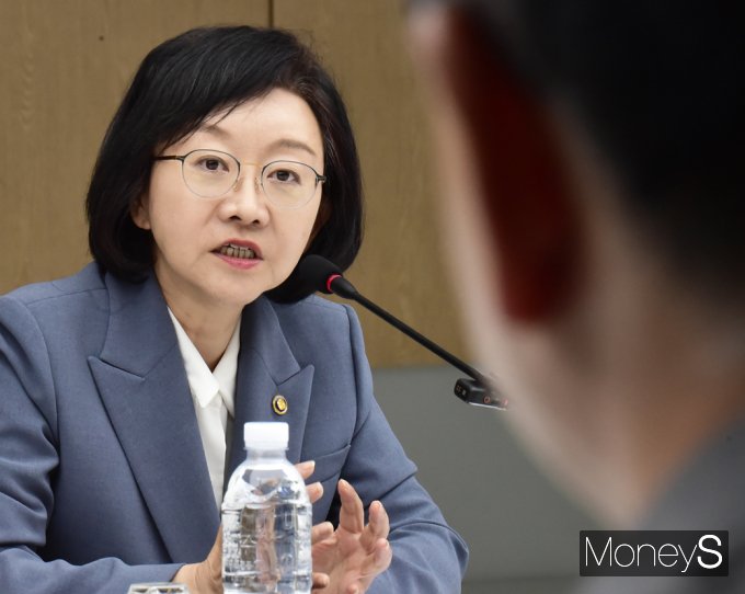 [머니S포토] 푸드QR 표준 적용 MOU, 인사말 전하는 오유경 식약처장