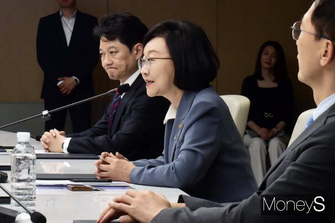 [머니S포토] 푸드QR 표준 적용 MOU, 인사말 전하는 오유경 식약처장
