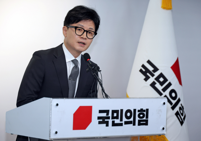 한동훈 전 국민의힘 비상대책위원장이 측근과 연이은 만남을 가지고 있다. 사진은 한 전 위원장이 지난 4월11일 서울 여의도 중앙당사에서 위원장직 사퇴 입장을 밝히는 모습. /사진=뉴스1(공동취재)