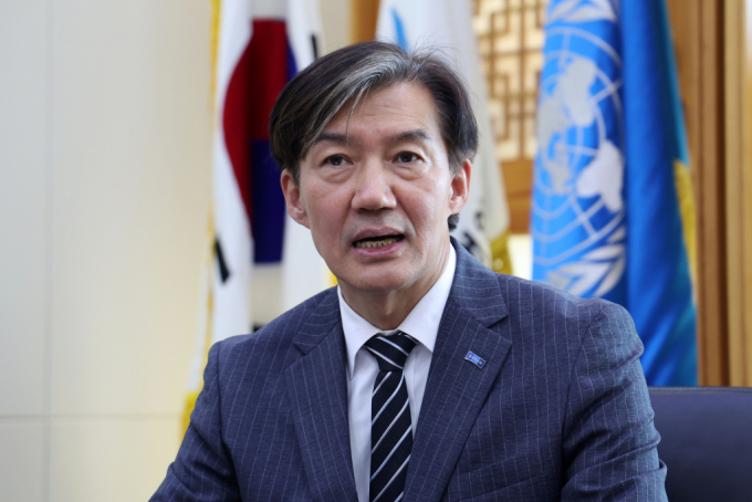 조국 조국혁신당 대표가 "당 대표로서 또 전직 국가인권위원으로서 상황이 어떤지 점검하겠다"고 밝혔다. 사진은 조국 대표가 12일 서울 중구 국가인권위원회를 방문해 송두환 국가인권위원장과 면담하고 있는모습. /사진= 뉴시스 