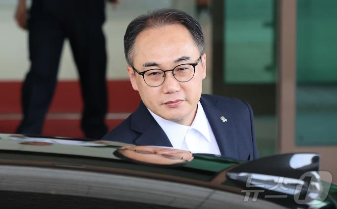 [사진] 대검 나서는 이원석 검찰총장