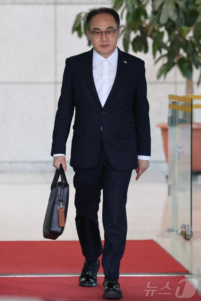 [사진] 대검찰청 나서는 이원석 검찰총장