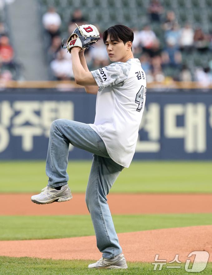 [사진] 인피니트 엘, 멋진 와인드업