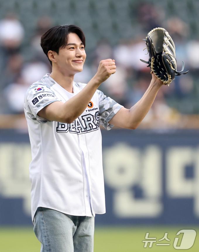[사진] 파이팅 하는 엘