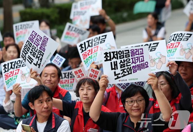 [사진] '최저임금 올리고 넓히고 고치자'
