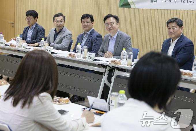 [사진] 간담회 하는 조규홍 보건복지부 장관