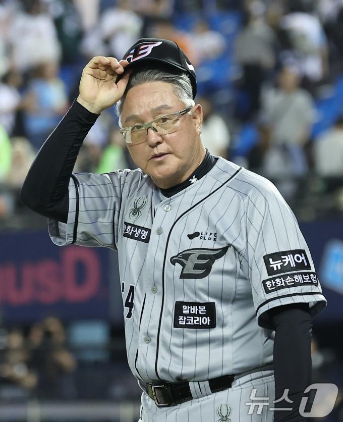 [사진] 김경문 감독, 위닝시리즈 확보