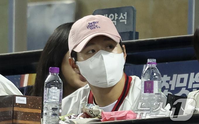 [사진] 이강인, 야구장 나들이