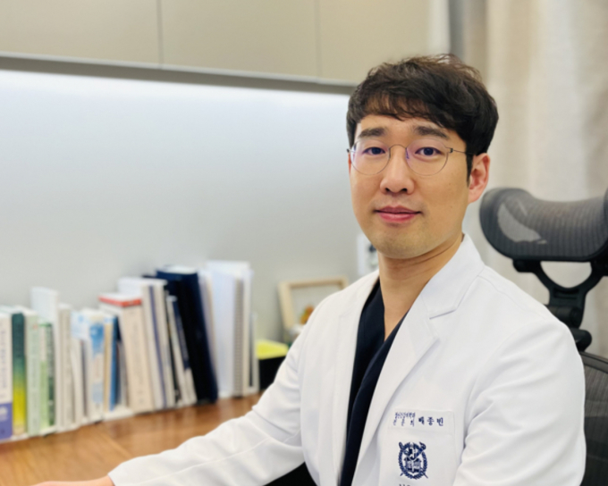 배종빈 서울더나은정신건강의학과의원 원장이 자신이 가장 힘들었던 순간을 극복한 내용을 기록한 '생각의 배신'을 출간했다. /사진=독자 제공