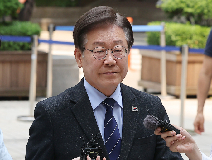 신진우 수원지법 형사11부 부장판사가 이재명 더불어민주당 대표의 제3자 뇌물죄 재판을 심리를 배당 받았다. 사진은 이 대표가 지난 10일 서울 서초구 서울중앙지방법원에서 열린 위증교사 관련 공판에 출석하는 모습. /사진=뉴스1