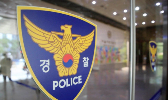 해병대사령부가 마약 혐의로 군 수사기관에서 수사를 받던 해병대 부사관이 필로폰을 재투약하다가 경찰에 긴급체포됐다고 밝혔다. 사진은 경찰 로고의 모습. /사진=뉴시스