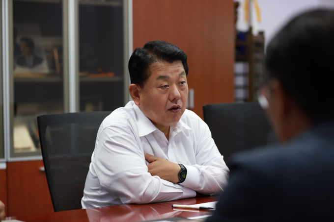 김병주 의원이 LH 경기북부지역본부장 등 관계자들과 간담회를 하고 있다. /사진제공=김병주의원실