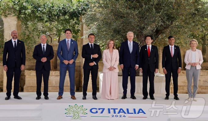 [사진] [포토]막 오른 이탈리아 G7 정상회의…단체 컷
