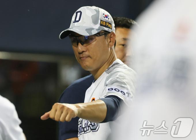 [사진] 선수들 격려하는 이승엽 감독