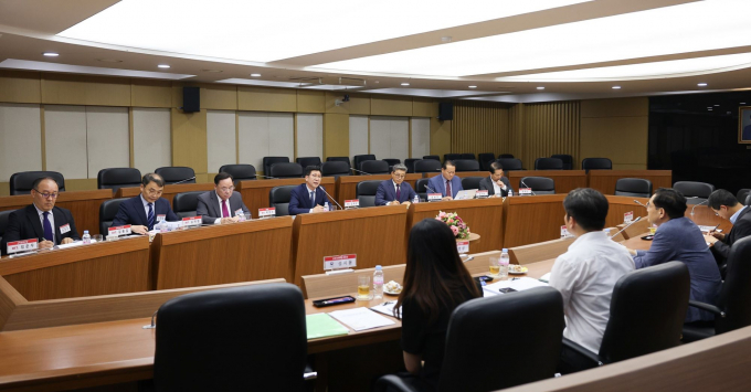 김태상 경남정보대학교  총장(왼쪽 네번째)이 교육부 관계자들과 간담회를 갖고 있다./사진=경남정보대