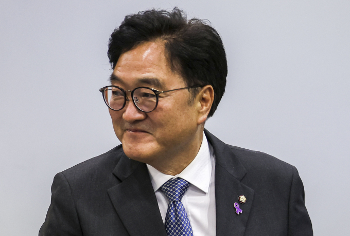 우원식 국회의장이 제22대 국회에서 개헌에 대한 논의를 조속히 시작하겠다고 밝혔다. 사진은 우 의장이 지난 13일 서울 마포구 연세대학교 김대중도서관에서 열린 6.15 남북정상회담 24주년 기념식에 참석한 모습. /사진=뉴시스