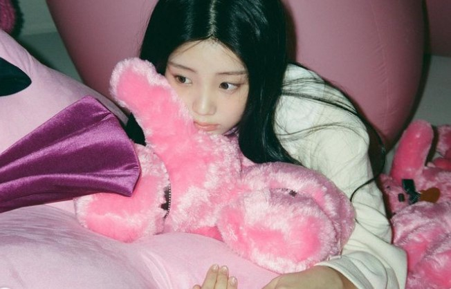 그룹 아일릿 원희가 부상을 입었다. /사진=아일릿 인스타그램