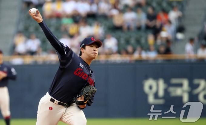 [사진] 이민석 '롯데 승리 향해'