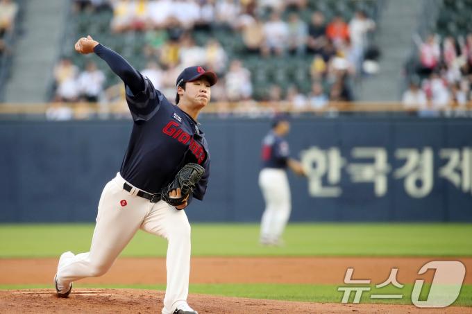 [사진] 역투하는 이민석
