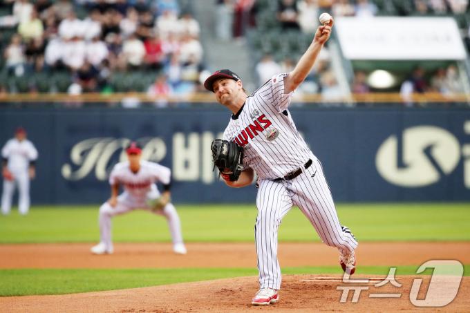 [사진] LG 엔스 '롯데전 역투'